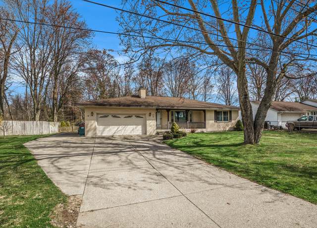Property at 824 Winslow Ct, Norton Shores, MI 49441, 3 beds, 1.5 baths