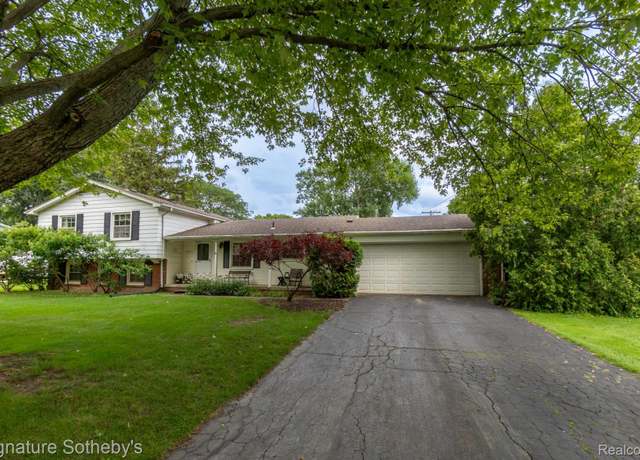 Property at 28542 Kendallwood Dr, Farmington Hills, MI 48334, 4 beds, 2.5 baths