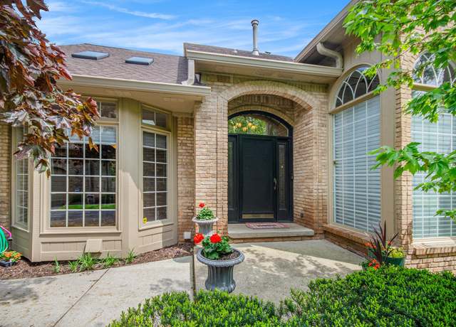 Property at 2200 Clearwood Ct, Shelby Twp, MI 48316, 2 beds, 3.5 baths