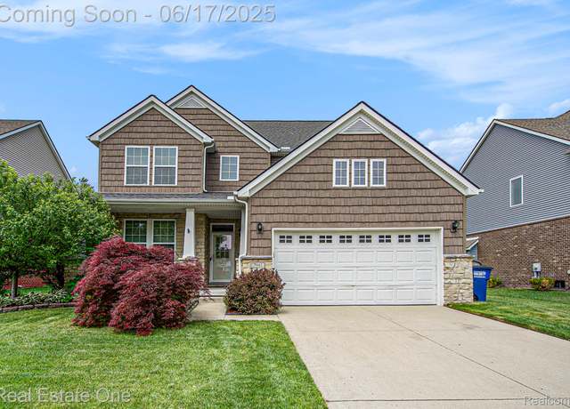 Property at 7941 Chestnut Dr, Westland, MI 48185, 4 beds, 2.5 baths