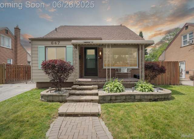 Property at 647 Farnham Ave, Lincoln Park, MI 48146, 3 beds, 2 baths