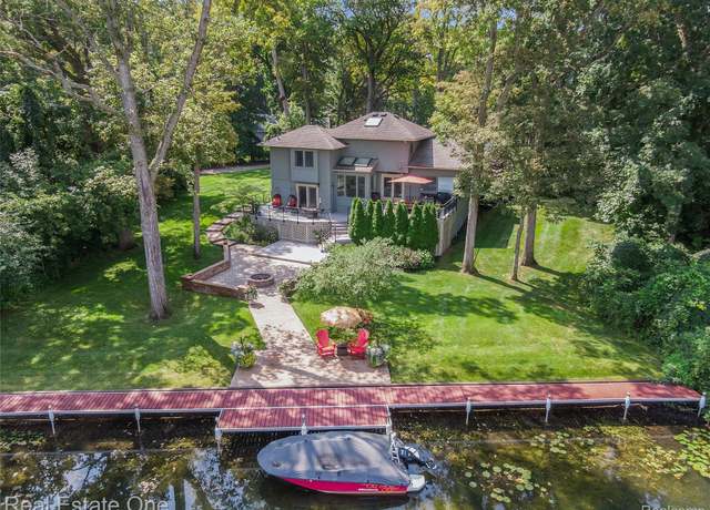 Property at 9929 Curie Ln, Hamburg Township, MI 48169, 3 beds, 3 baths