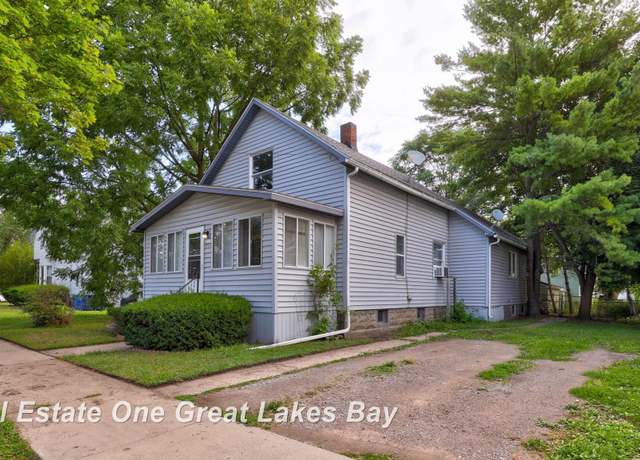 Property at 709 S Vanburen St, Bay City, MI 48708, 4 beds, 1 bath