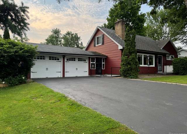 Property at 426 Renker Rd, Lansing, MI 48917, 3 beds, 1.5 baths