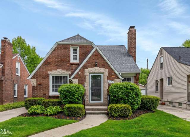 Property at 1576 Roslyn Rd, Grosse Pointe Woods, MI 48236, 3 beds, 2 baths
