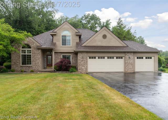 Property at 120 Tiffany Ln, Battle Creek, MI 49015, 4 beds, 2.5 baths