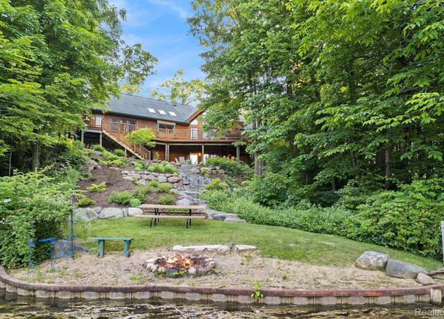 Property at 4693 Hegel Rd, Hadley Township, MI 48438, 5 beds, 3.5 baths
