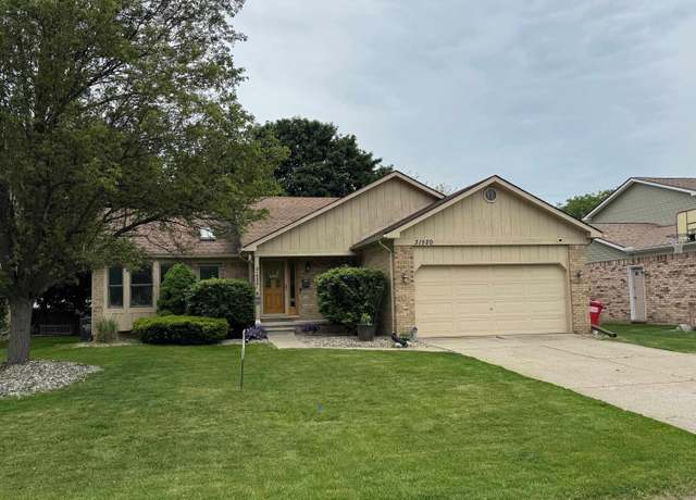 Property at 31520 Schoolcraft Ave, Fraser, MI 48026, 3 beds, 3 baths
