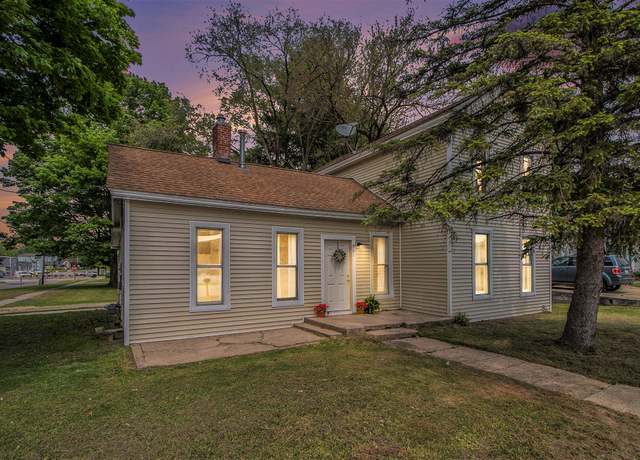 Property at 501 E Paw Paw St, Paw Paw, MI 49079, 3 beds, 1 bath