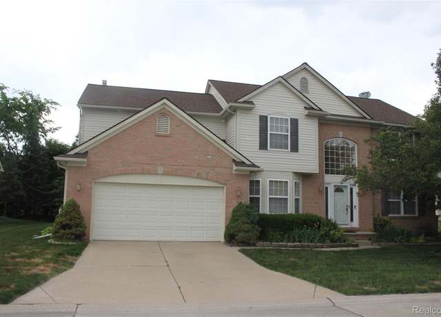 Property at 26956 N Monroe Dr, Southfield, MI 48034, 4 beds, 2.5 baths