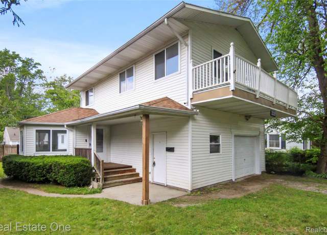 Property at 3321 Stone St, Port Huron, MI 48060, 3 beds, 1.5 baths