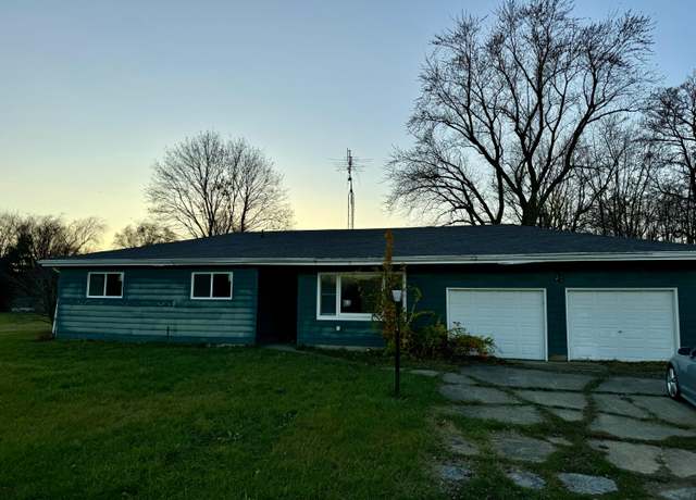Property at 854 S Crystal Ave, Benton Harbor, MI 49022, 3 beds, 1 bath