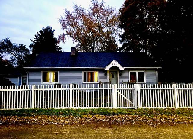 Property at 197 Helmar Ct, Benton Harbor, MI 49022, 3 beds, 1 bath