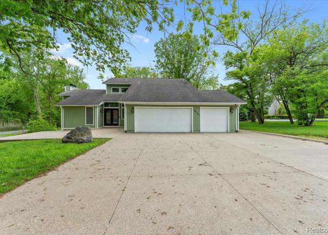 Property at 10161 N Loma Cir, Grosse Ile, MI 48138, 5 beds, 3.5 baths