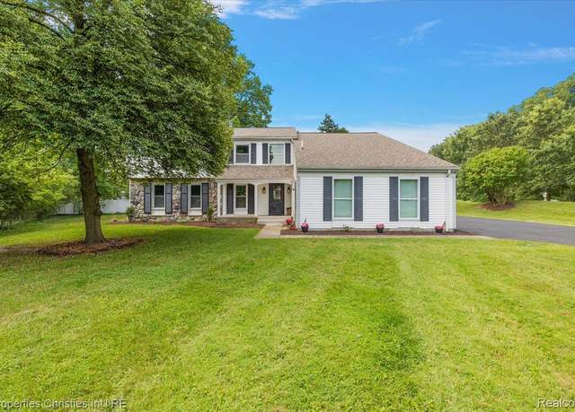 Property at 4069 Harbor Vista Dr, Orchard Lake Village, MI 48323, 3 beds, 2.5 baths