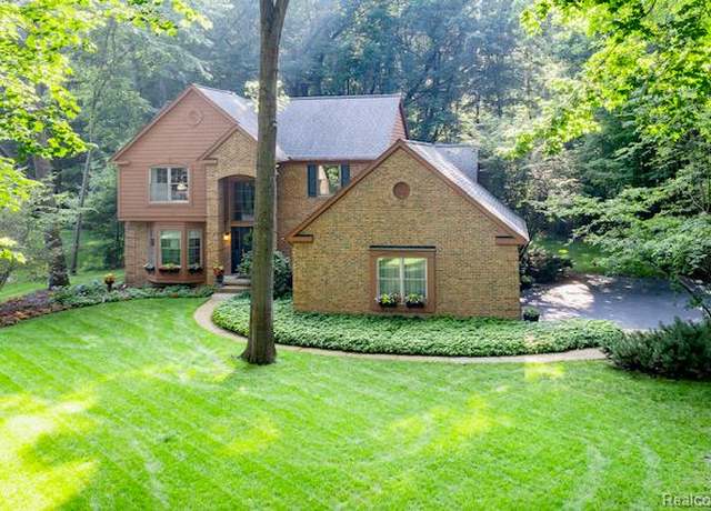 Property at 8212 Pine Lake Drive Dr, Davisburg, MI 48350, 3 beds, 2.5 baths