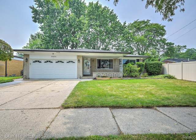 Property at 30201 Blossom Ln, Warren, MI 48088, 3 beds, 1.5 baths
