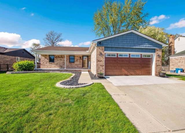 Property at 31767 Twin Oakes Dr, Chesterfield, MI 48047, 3 beds, 2 baths