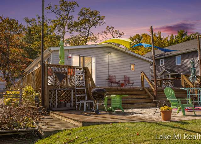 Property at 1583 E Clearwater St, Grant, MI 49327, 3 beds, 2 baths