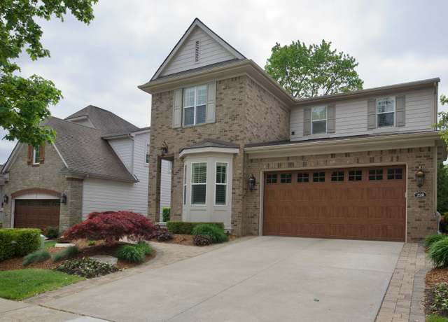 Property at 220 S Castell Ave, Rochester, MI 48307, 4 beds, 3 baths