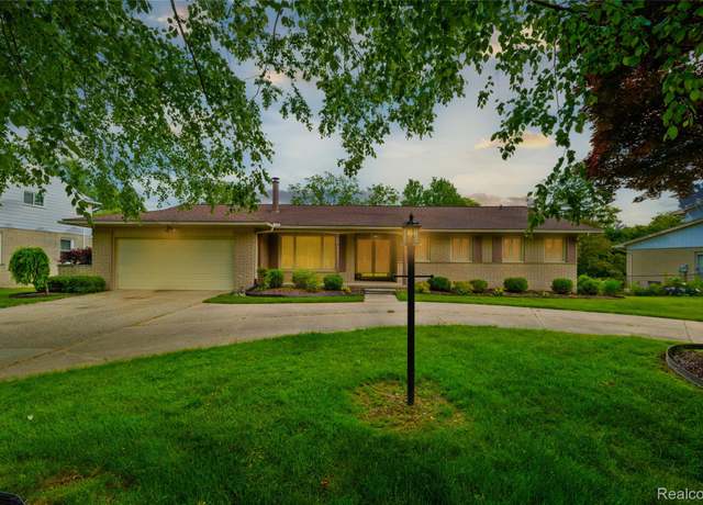 Property at 22840 Twyckingham Way, Addison, MI 48034, 3 beds, 2.5 baths
