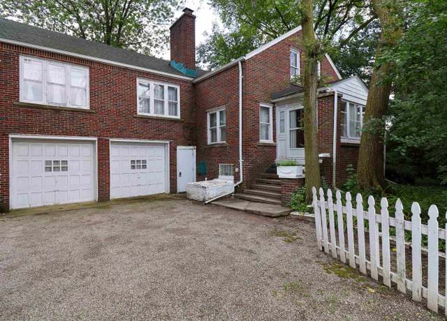 Property at 2656 E Big Beaver Rd, Troy, MI 48083, 5 beds, 2 baths