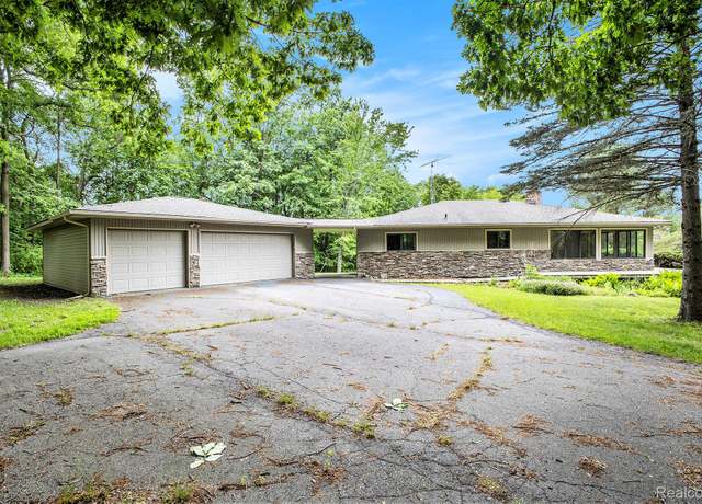 Property at 2456 Chilson Rd, Howell, MI 48843, 2 beds, 1.5 baths