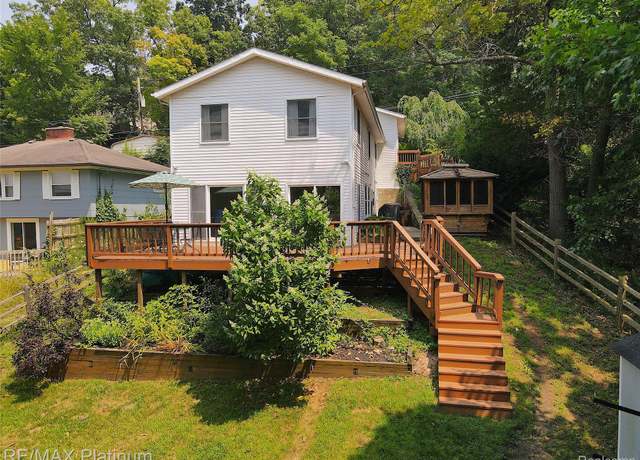 Property at 11662 Weiman Dr, Pinckney, MI 48169, 3 beds, 2 baths