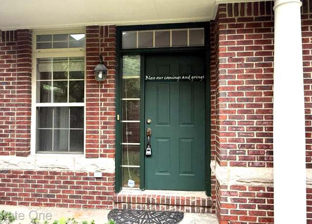 Property at 4392 Gateway Cir, West Bloomfield Charter Township, MI 48322, 3 beds, 2.5 baths