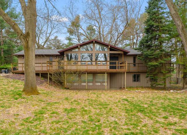 Property at 8212 S 10th St, Kalamazoo, MI 49009, 3 beds, 3 baths