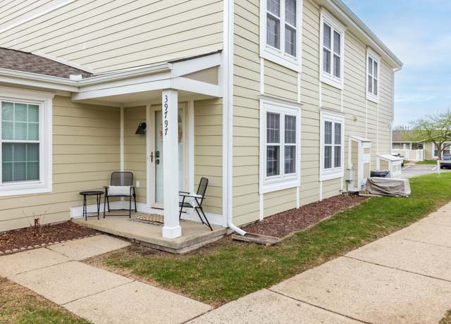 Property at 39797 Village Wood Ln, Novi, MI 48375, 2 beds, 1 bath