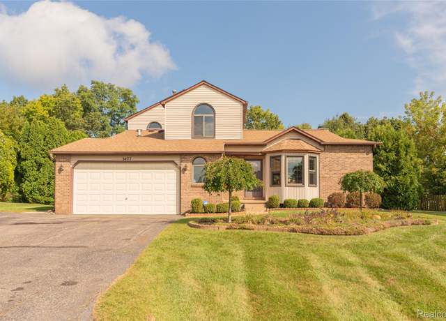 Property at 3477 Pine Creek Dr, Brighton, MI 48114, 3 beds, 2 baths