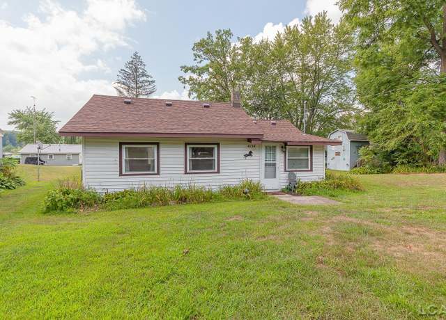 Property at 4154 S Highland Dr, Hillsdale, MI 49242, 4 beds, 1 bath
