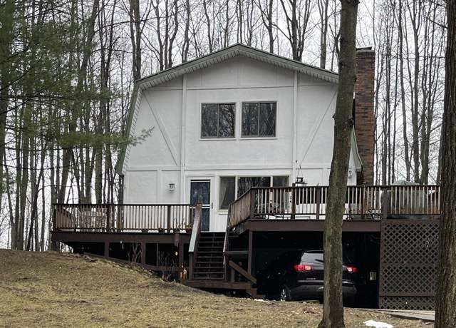 Property at 12181 Trail Creek Dr, Stanwood, MI 49346, 3 beds, 2 baths