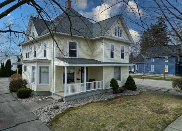 Property at 121 N Fancher St, Mt Pleasant, MI 48858, 4 beds, 3 baths