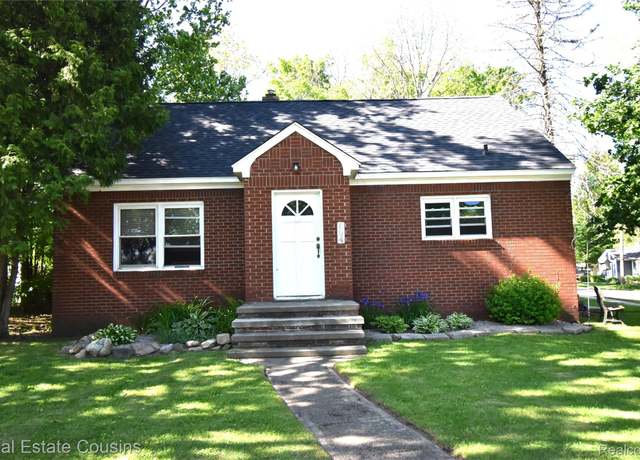Property at 604 Maple St, Howell, MI 48843, 3 beds, 1 bath