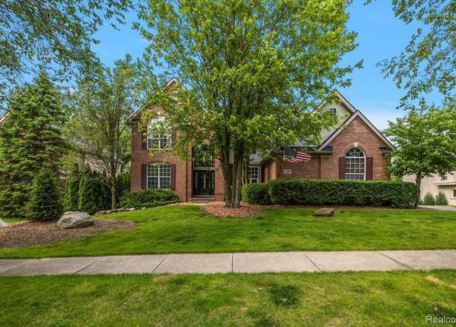 Property at 5390 Plantation Dr, Commerce Twp, MI 48382, 4 beds, 3.5 baths