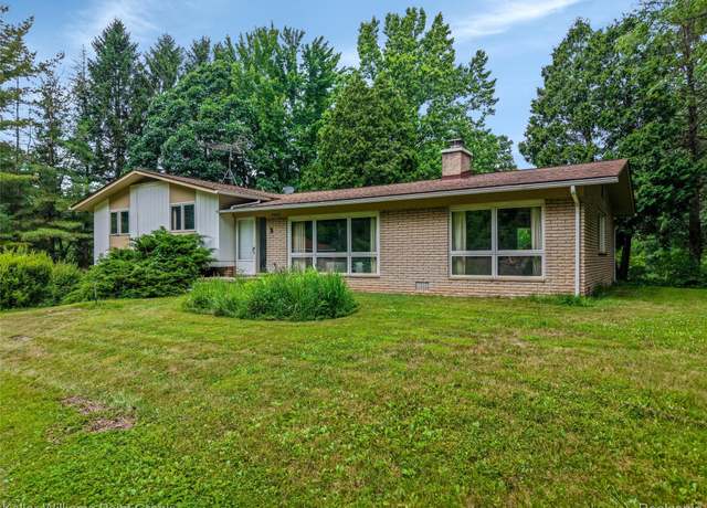 Property at 4464 Foxwood Dr, Milford, MI 48380, 3 beds, 2 baths