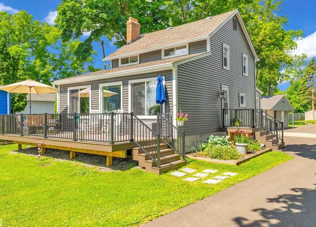 Property at 8600 River Rd, Cottrellville, MI 48039, 4 beds, 2 baths