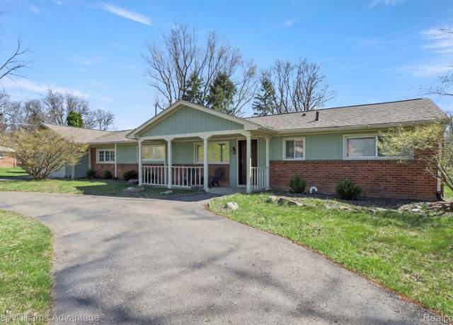 Property at 28312 Green Castle Rd, Farmington Hills, MI 48334, 3 beds, 2 baths