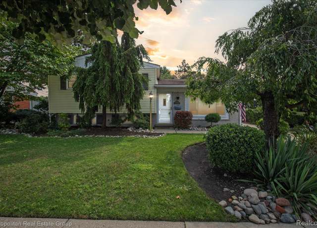 Property at 28838 Newport Dr, Warren, MI 48088, 3 beds, 1.5 baths