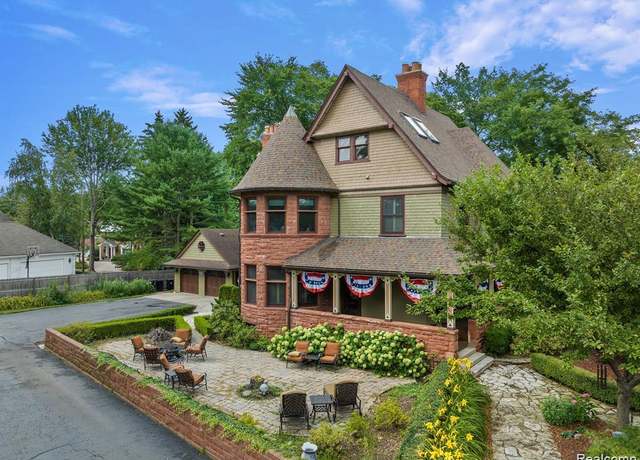 Property at 59 Lake Shore Rd, Grosse Pointe Farms, MI 48236, 5 beds, 3.5 baths
