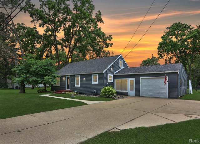 Property at 15890 Brook Rd, Lansing, MI 48906, 3 beds, 1 bath