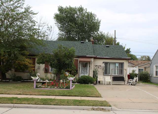 Property at 27100 Woodmont St, Roseville, MI 48066, 3 beds, 1 bath
