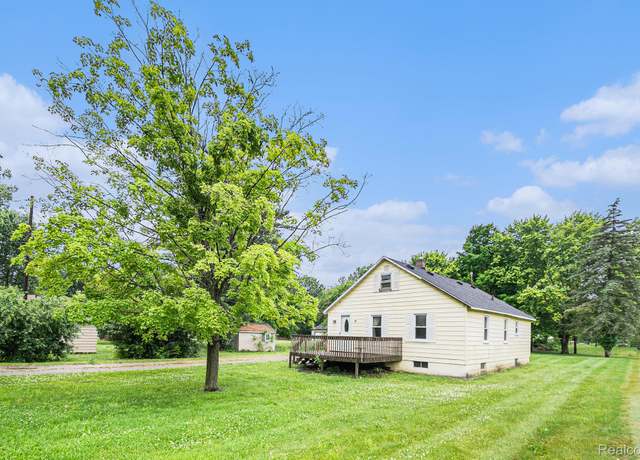 Property at 1106 S Vassar Rd, Burton, MI 48509, 2 beds, 1 bath