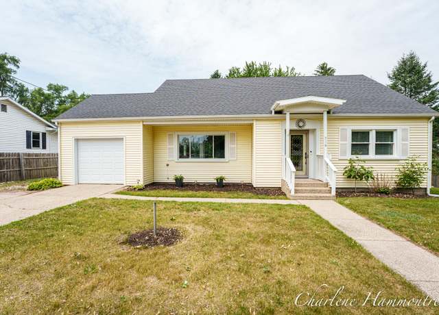 Property at 716 W Oak St, Greenville, MI 48838, 4 beds, 1.5 baths
