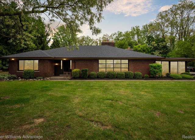 Property at 58540 Grand River Ave Ave, New Hudson, MI 48165, 3 beds, 2.5 baths