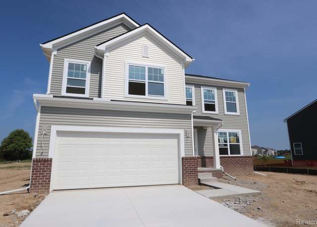 Property at 54375 Heron Cir, Chesterfield, MI 48047, 3 beds, 2.5 baths