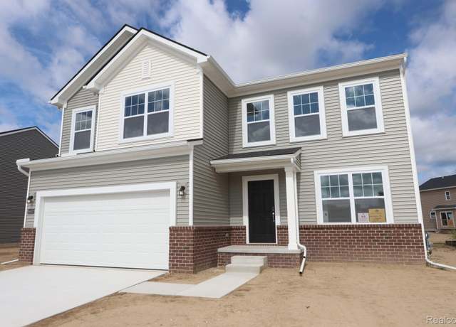 Property at 54375 Heron Cir, Chesterfield Township, MI 48047, 3 beds, 2.5 baths