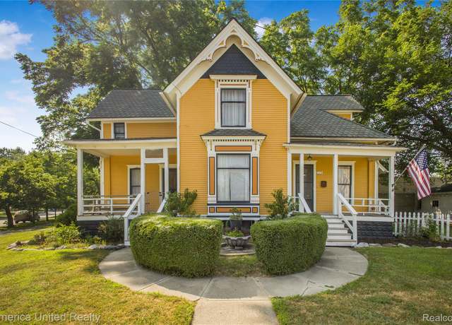 Property at 122 S Chestnut St, Howell, MI 48843, 4 beds, 1 bath